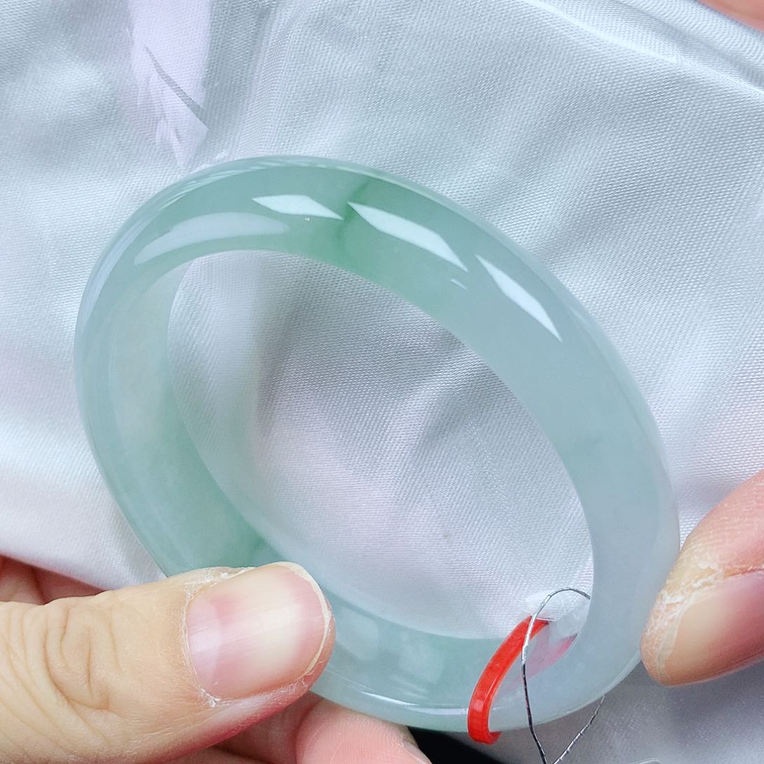 翡翠手镯未镶嵌52贵