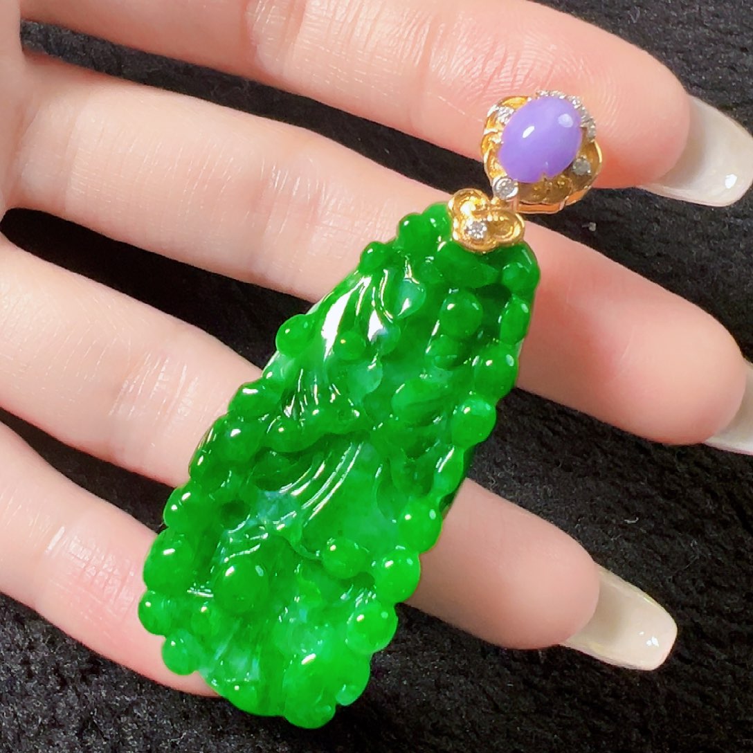 翡翠18K金镶嵌颈饰签收后24小时鉴赏期，过时不退