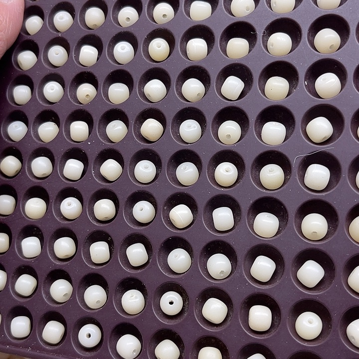 白玉菩提吊坠瑕疵8-7奶白桶珠200颗卡灯牌宠200颗