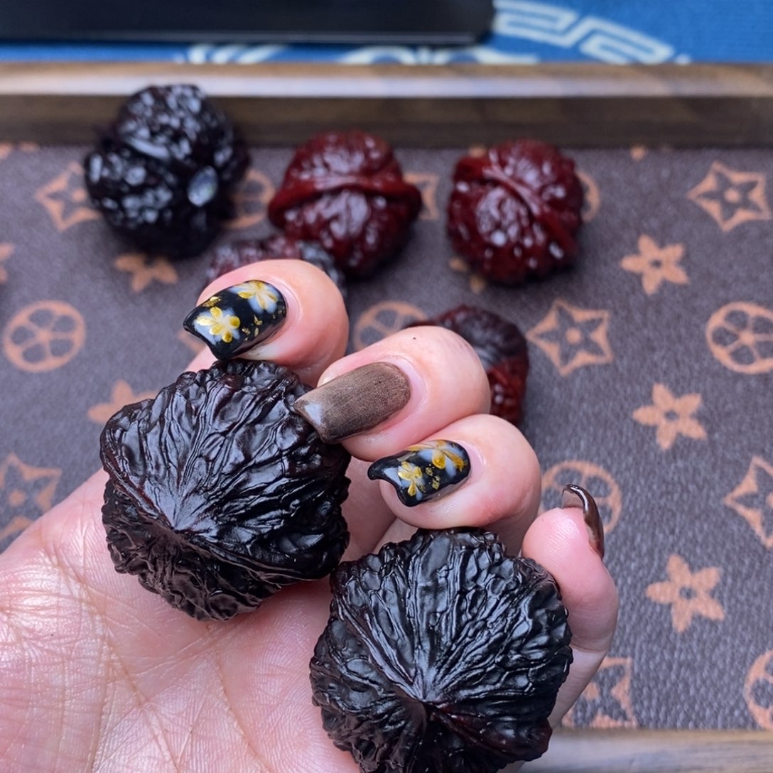 哎***！文玩核桃吊坠石子磨
