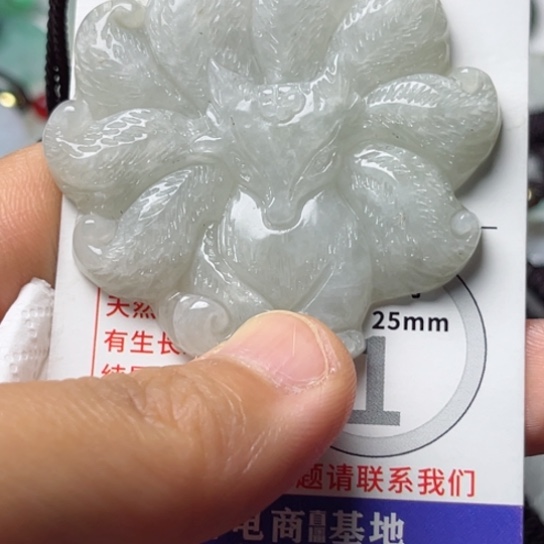 翡翠颈饰未镶嵌狐狸