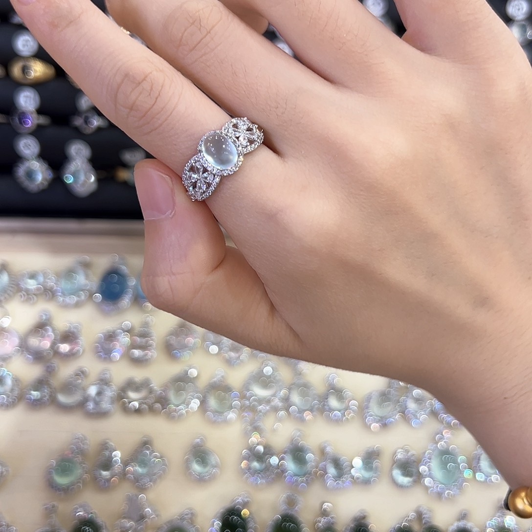 蛇纹石玉银S925镶嵌饰品瓷**姐