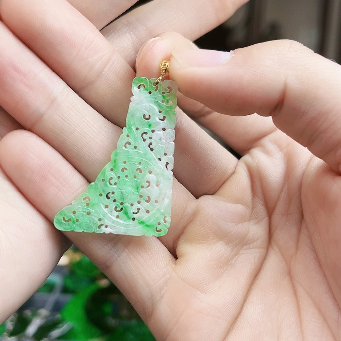 翡翠颈饰18K金镶嵌吊坠
