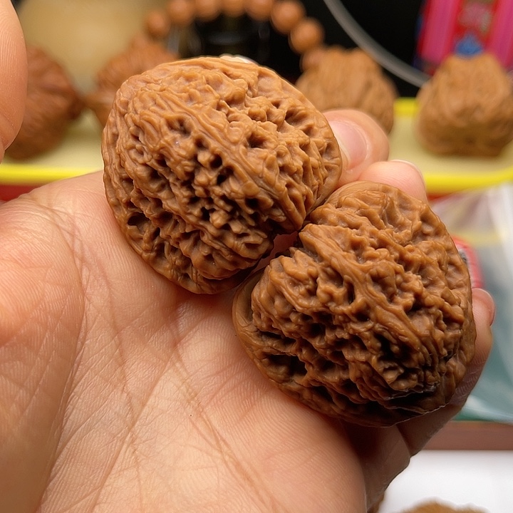 桃核把件39三角南疆石