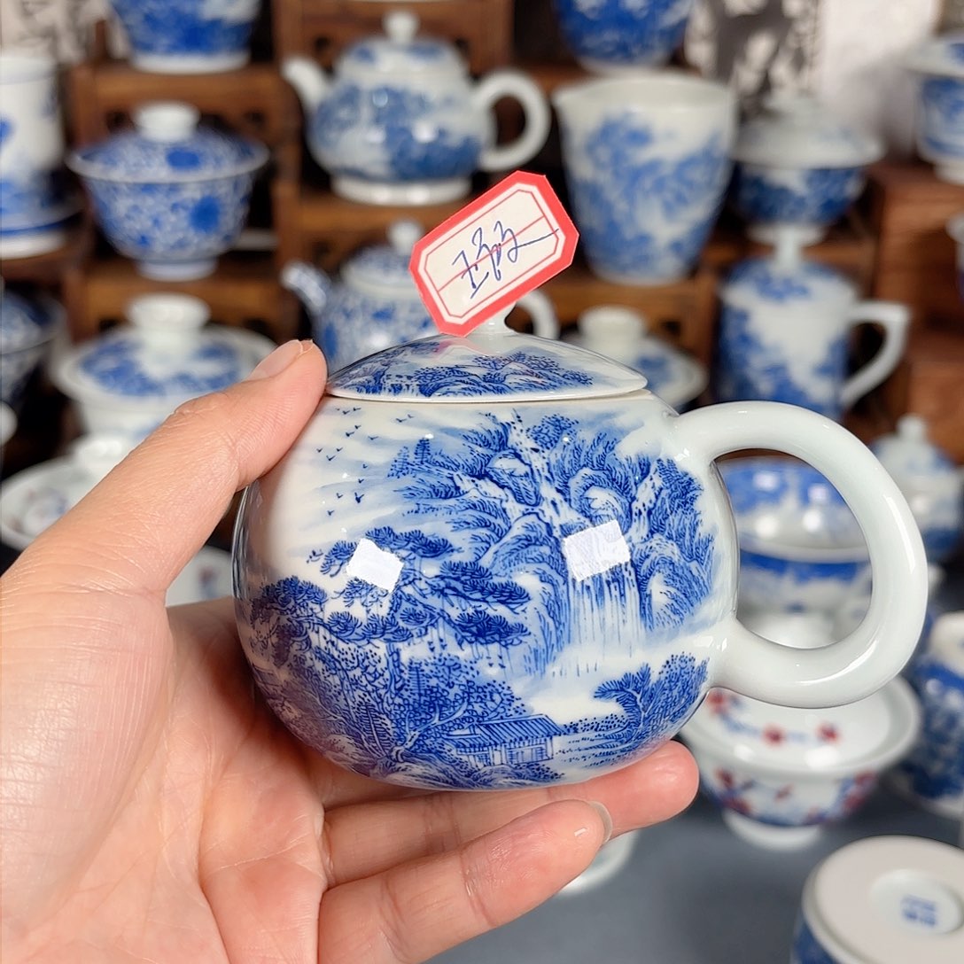 杯哈****）青花瓷器手绘作品壶