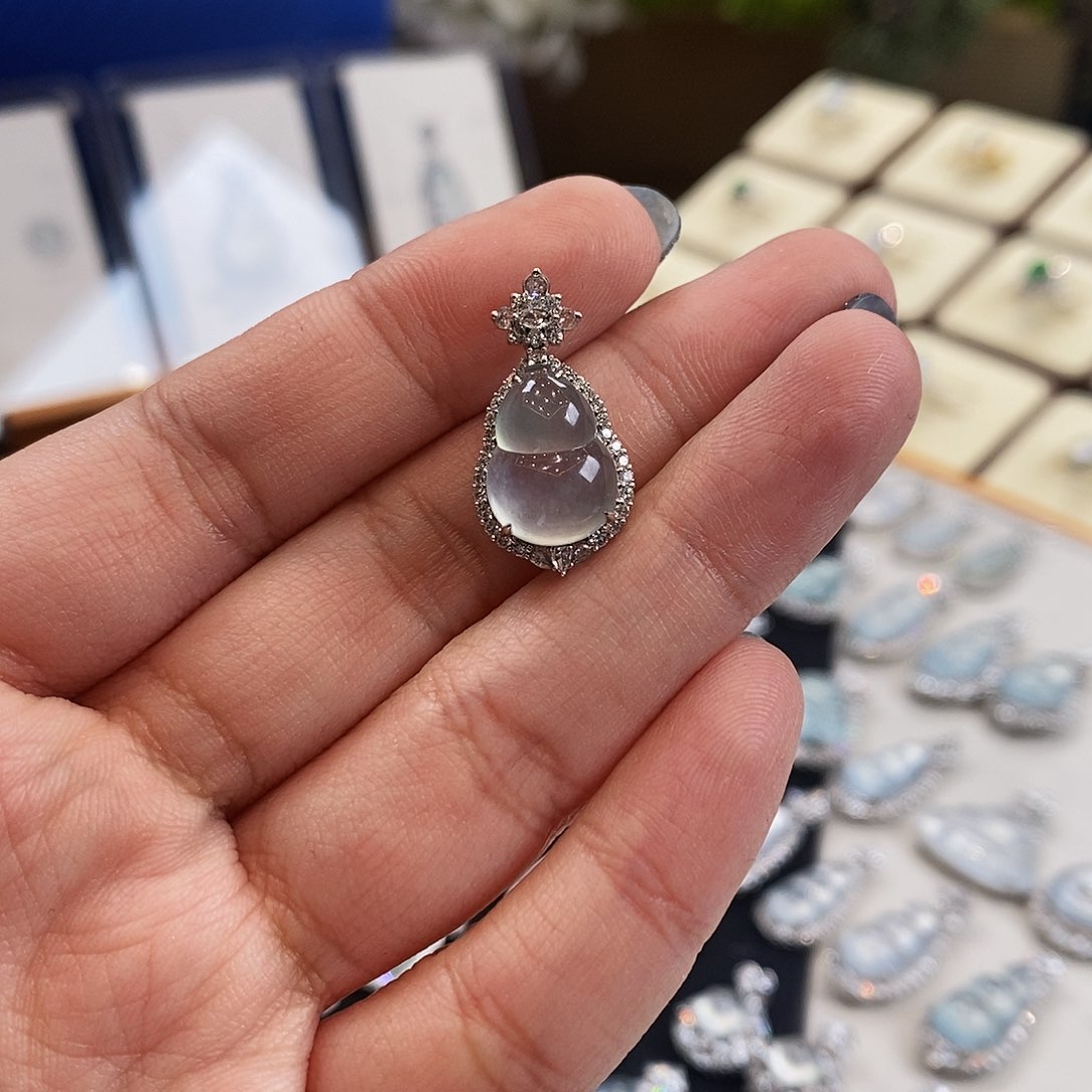 翡翠未镶嵌颈饰天然缅甸a货翡翠