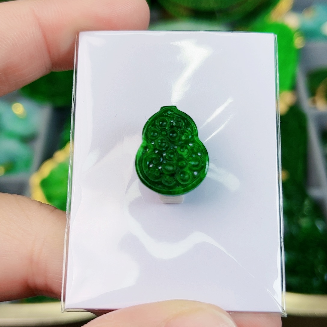 翡翠颈饰未镶嵌吊坠