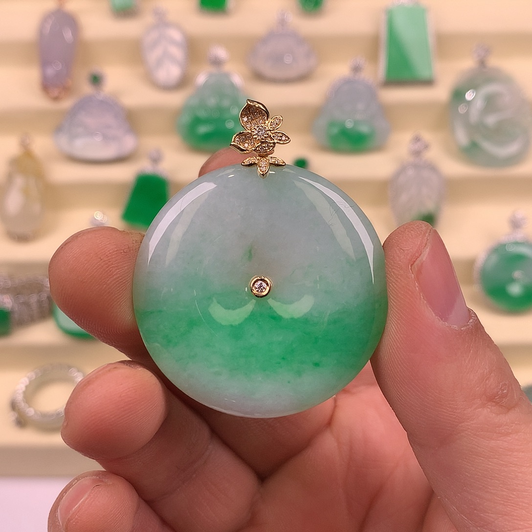 翡翠18K金镶嵌颈饰