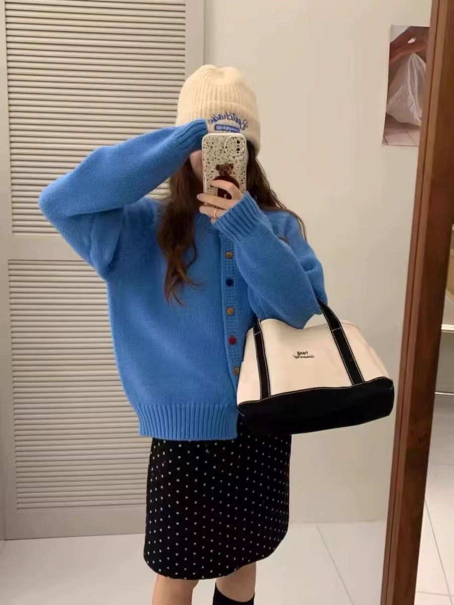 设计感彩色纽扣圆领毛衣外套女春季宽松减龄外穿针织开衫上衣加厚