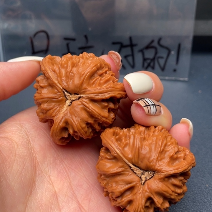 見***山文玩核桃吊坠白狮子
