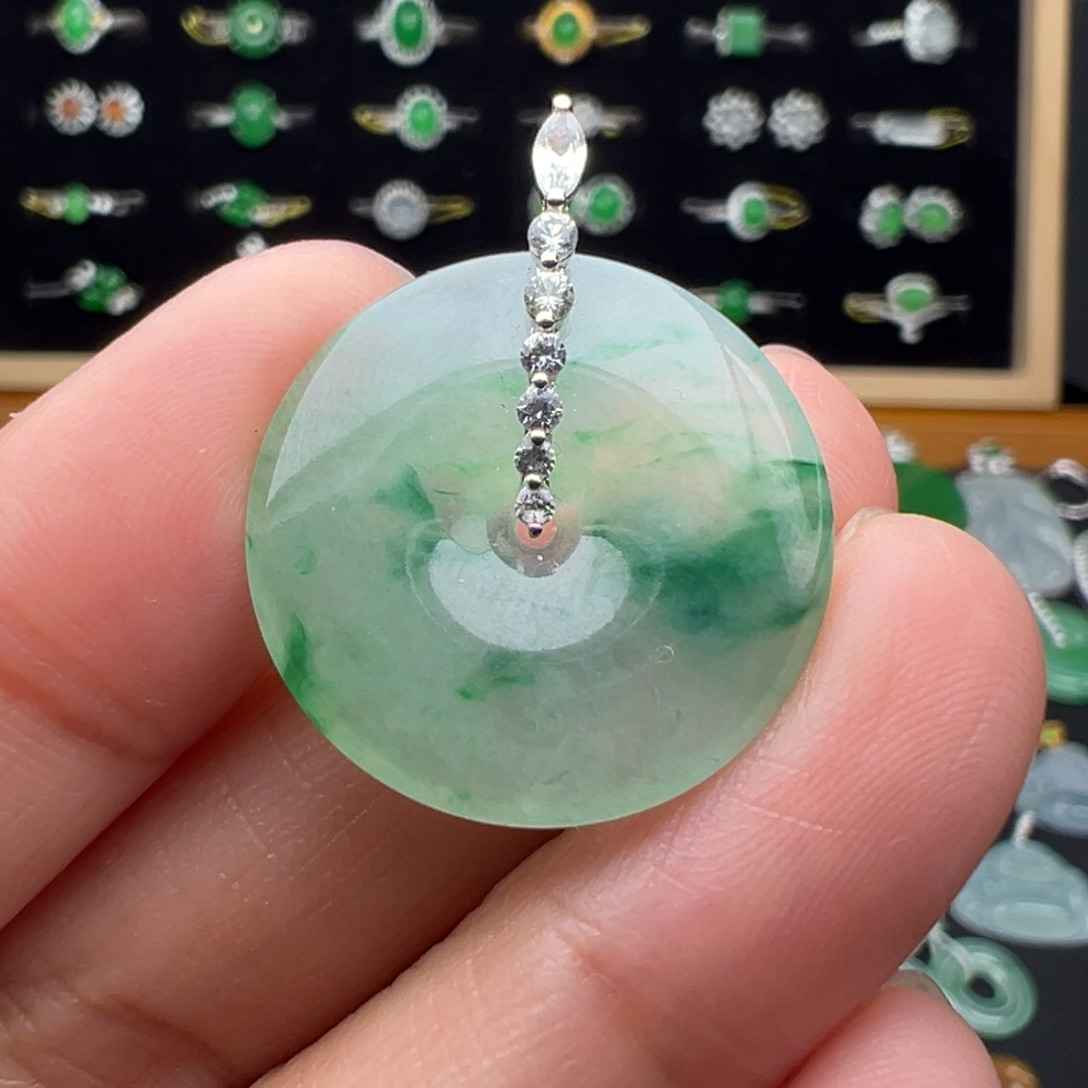 翡翠未镶嵌颈饰扣