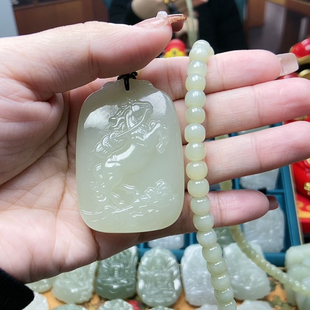 和田玉颈饰未镶嵌