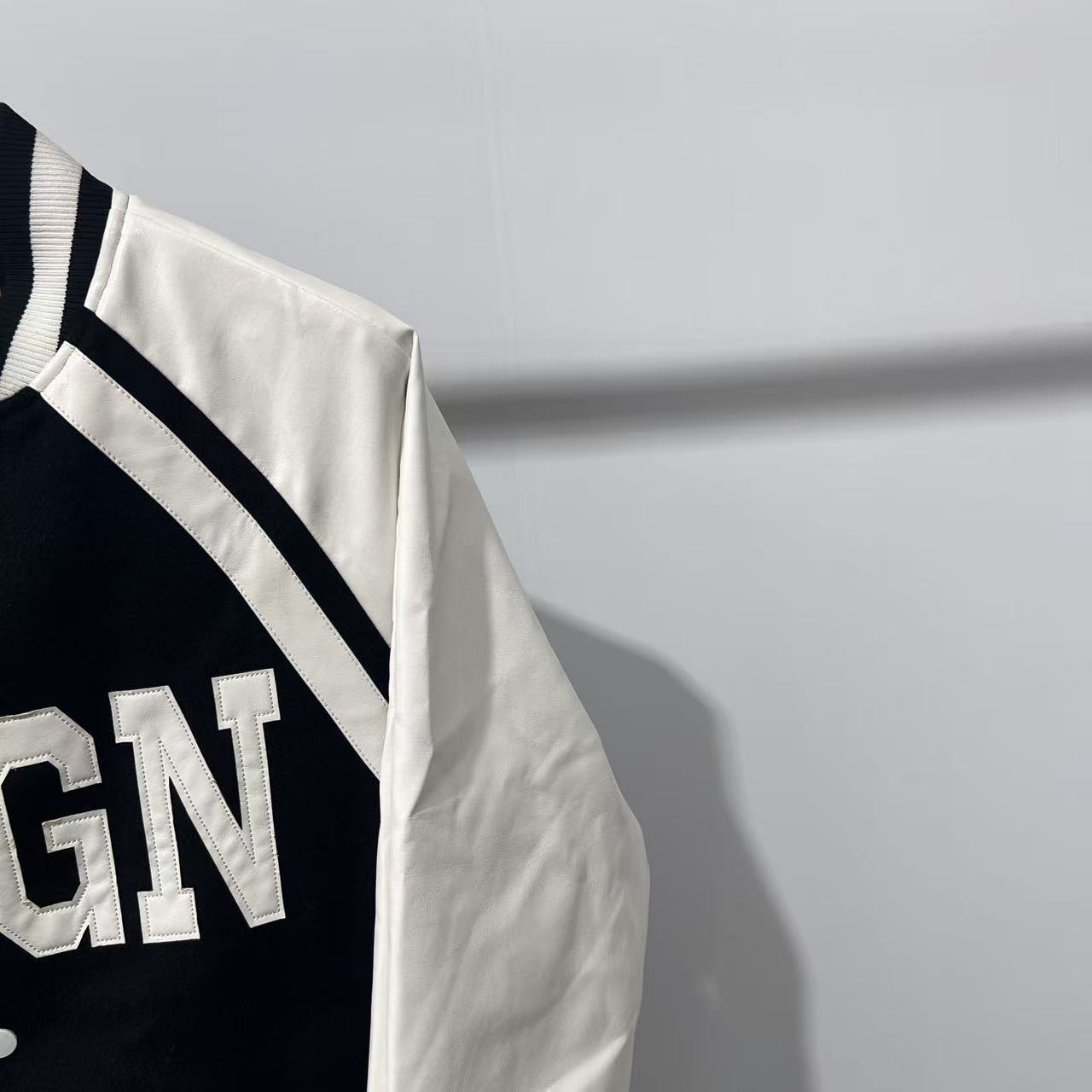 【瑕疵款 介意勿拍】R-12 SY 25男士黑白撞色棒球领夹克外套 22639