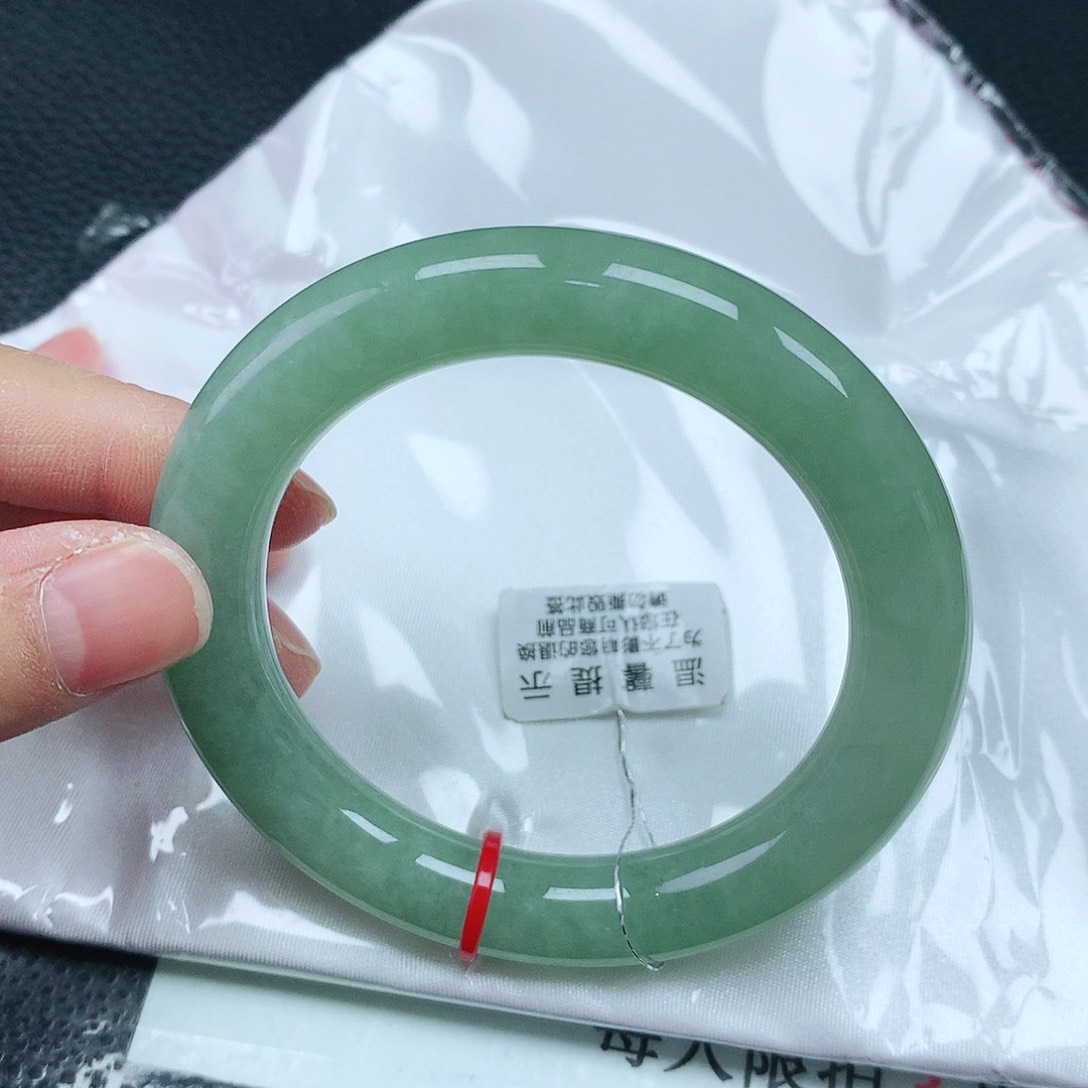 翡翠手镯未镶嵌54胖