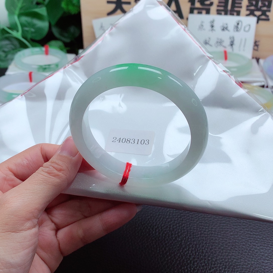 翡翠手镯未镶嵌天然A货翡翠手镯