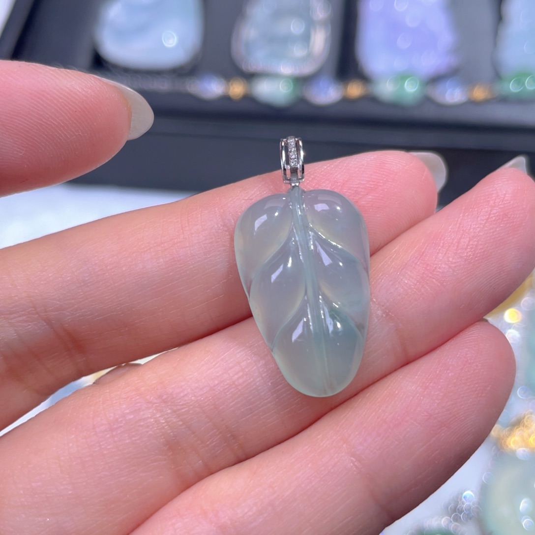 颈饰18K金镶嵌翡翠翡翠