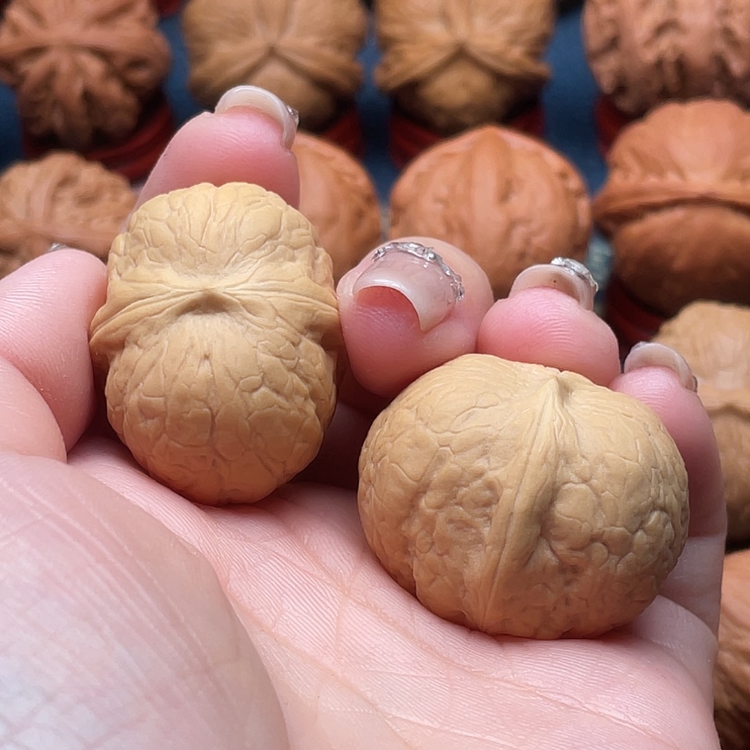 蟹***陈文玩核桃把件精品元宝