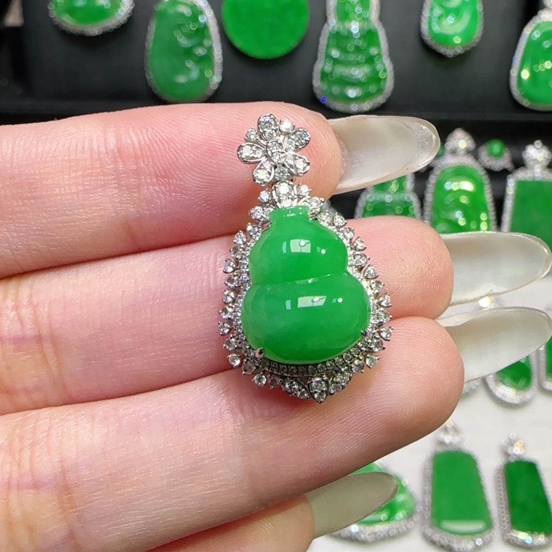 翡翠18K金镶嵌颈饰