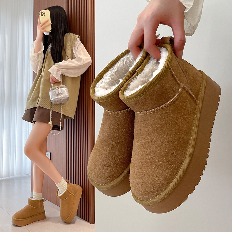 冬季防滑保暖棉鞋加绒时尚雪地靴短筒厚底百搭皮毛一体雪地靴