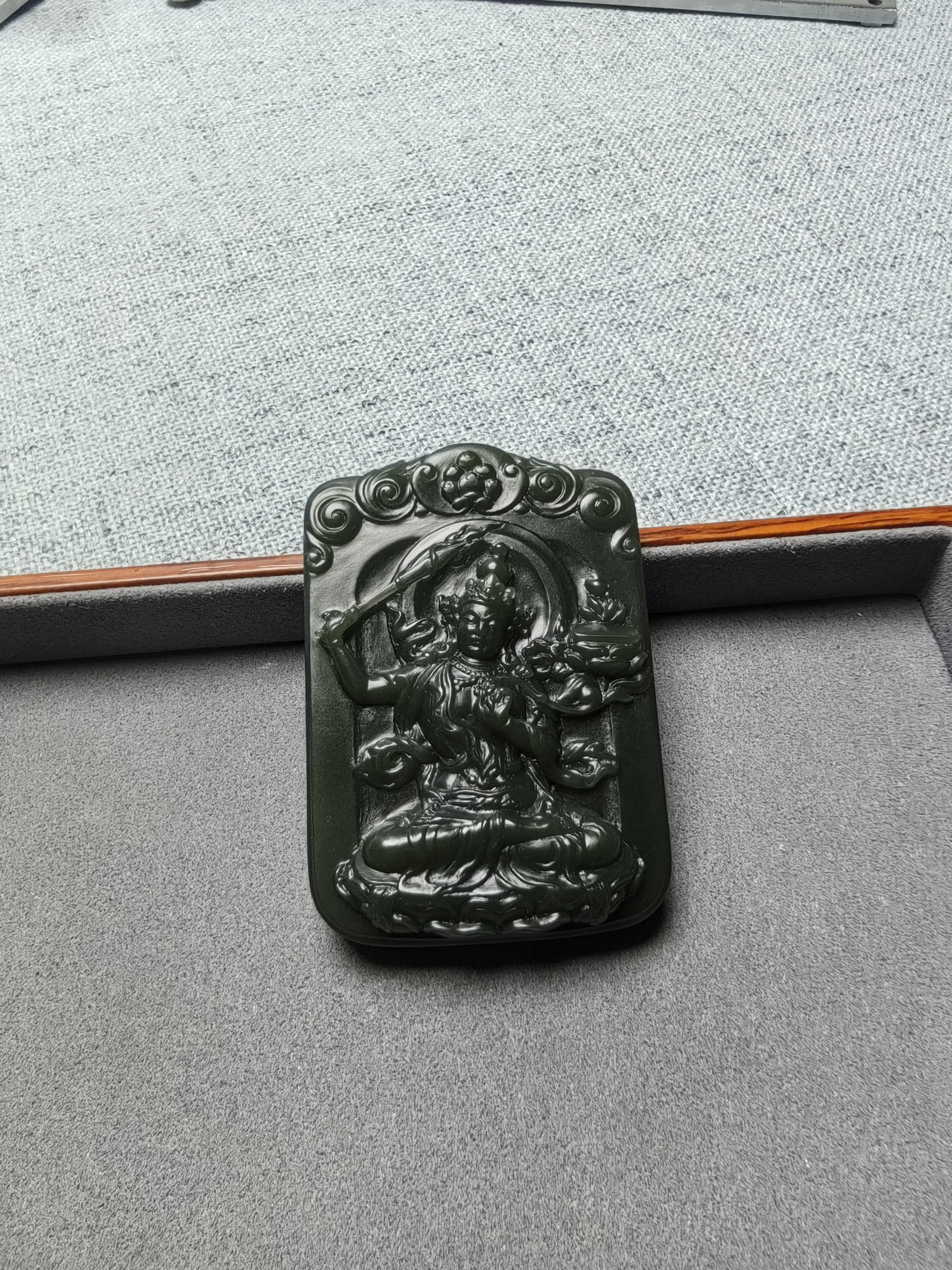 和田玉挂件藏传文殊菩萨玉牌青海青玉手工制作一手货源精美雕刻