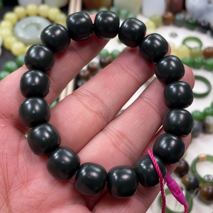 和田玉未镶嵌手链沙枣青卡12柔光老型