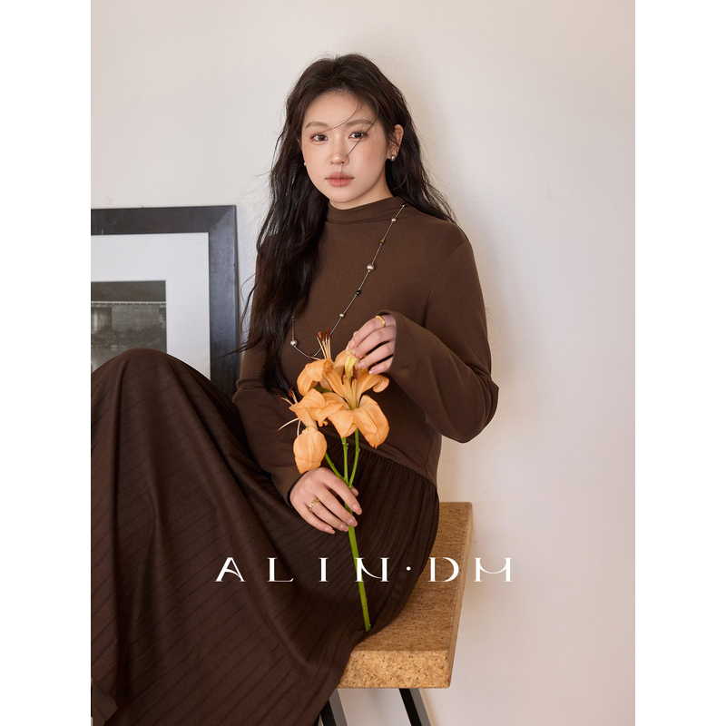 ALINDM【韩女芭蕾】大码微胖mm温暖绒感半高领百褶连衣裙-ZG9164