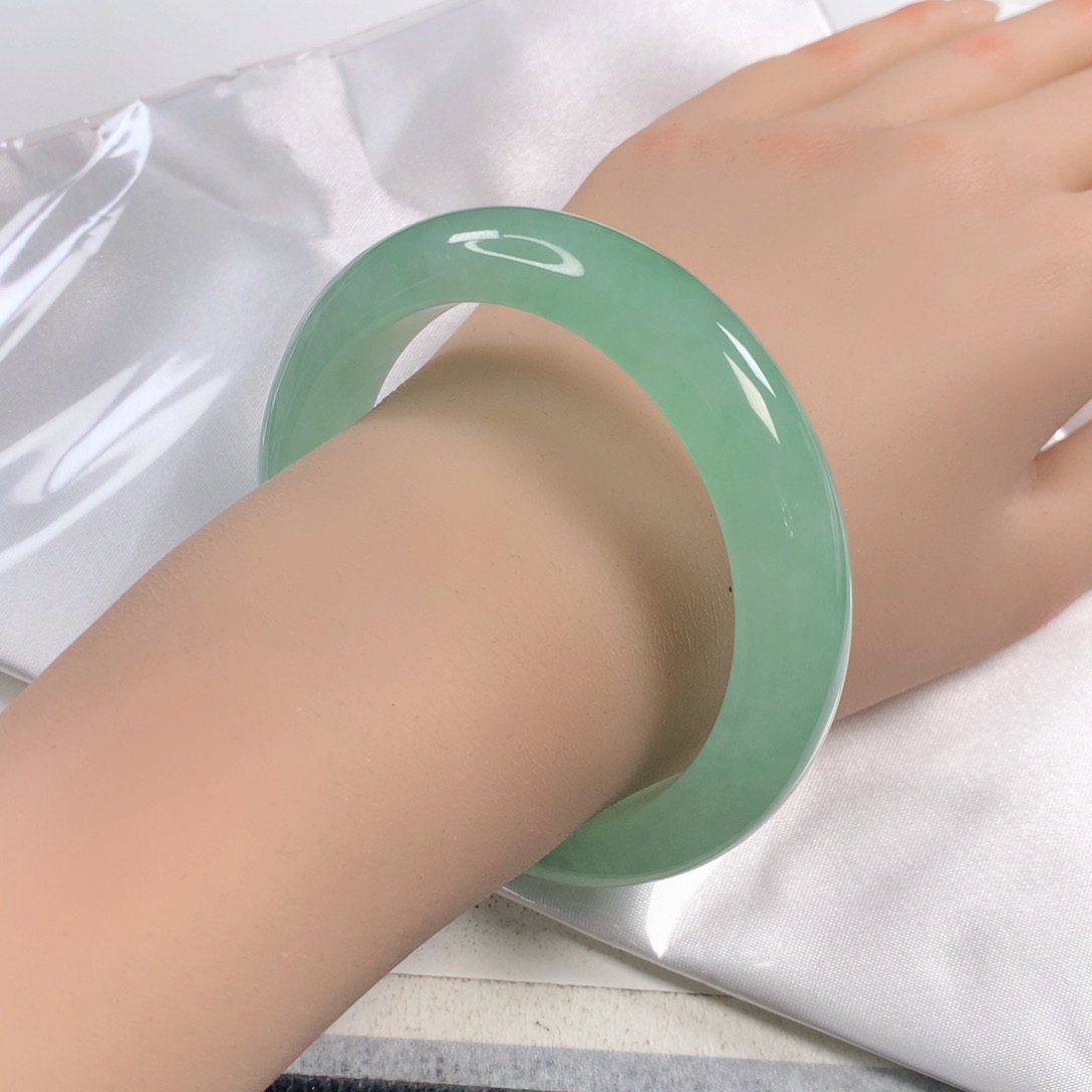 未镶嵌手镯翡翠 宽胎276果阳绿⭐⭐⭐⭐⭐强推