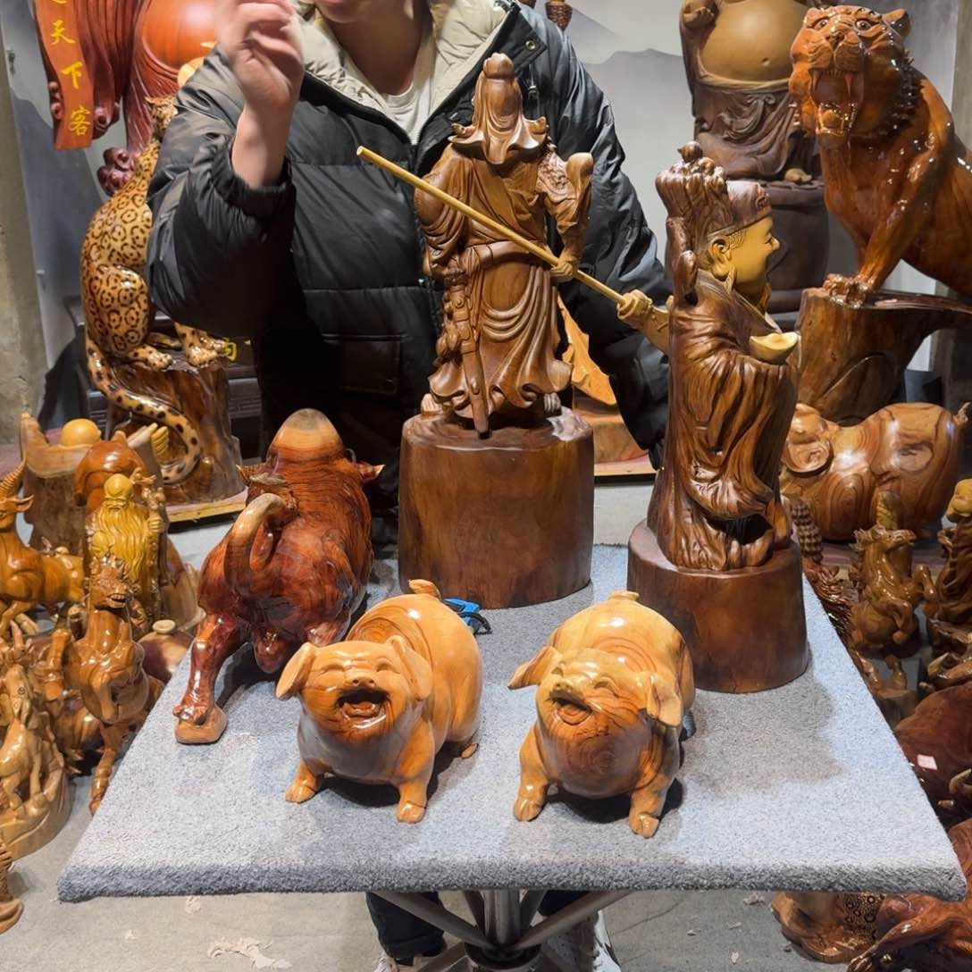 香樟木侯***?香樟木小猪一对