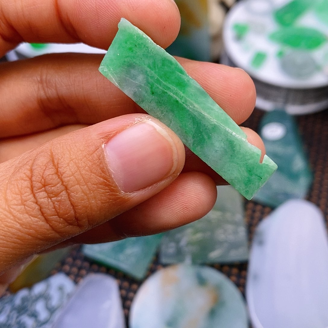 翡翠颈饰未镶嵌翡翠