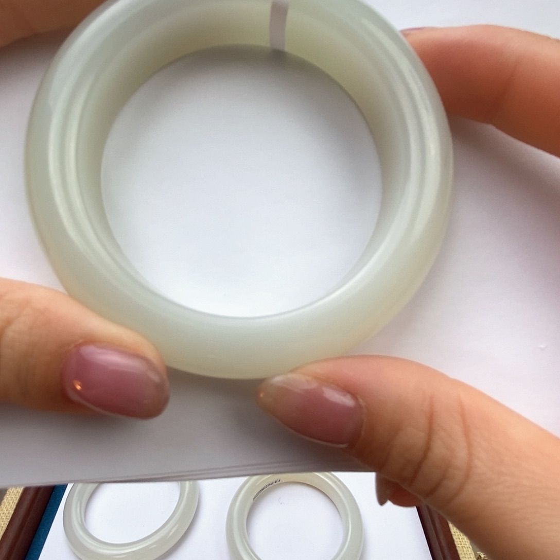 和田玉手镯未镶嵌52.8