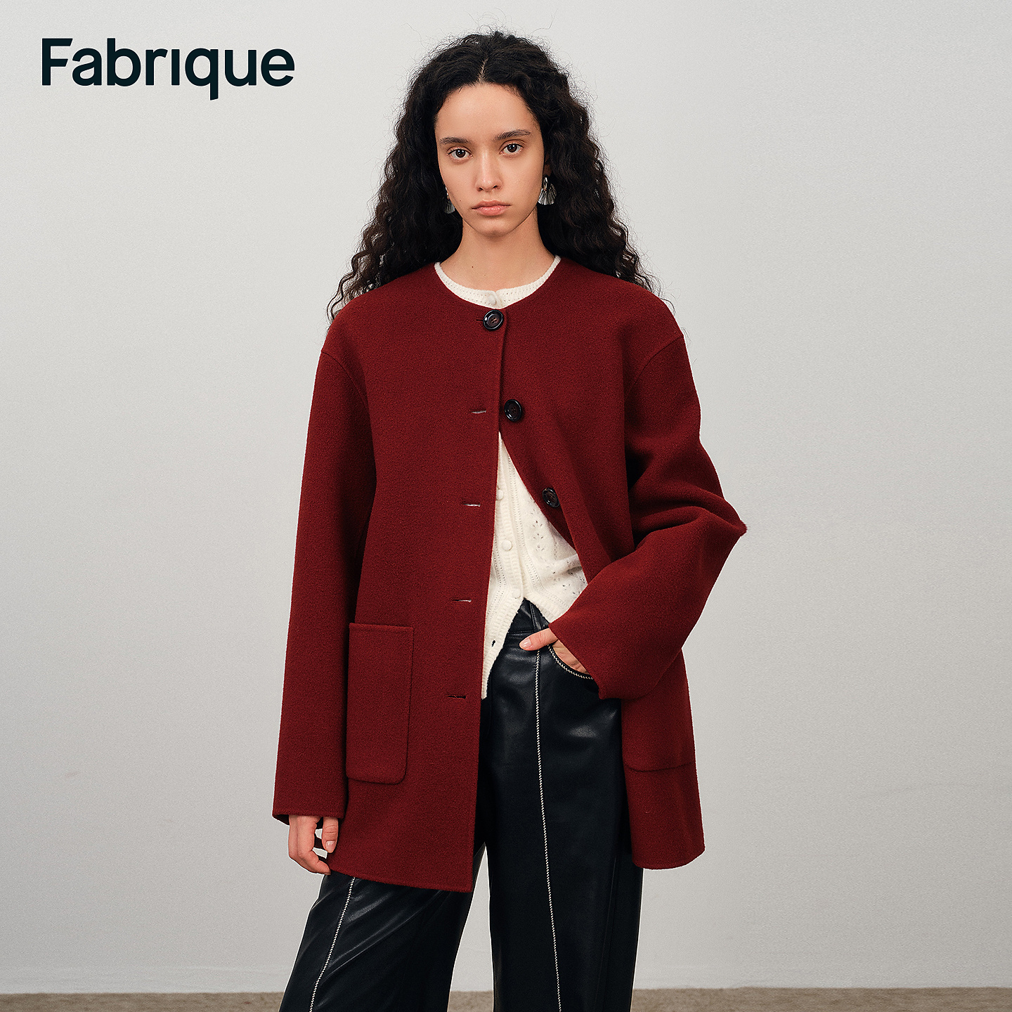 Fabrique Kaila 玛瑙红绵羊毛山羊绒配围巾圆领毛呢中长款大衣