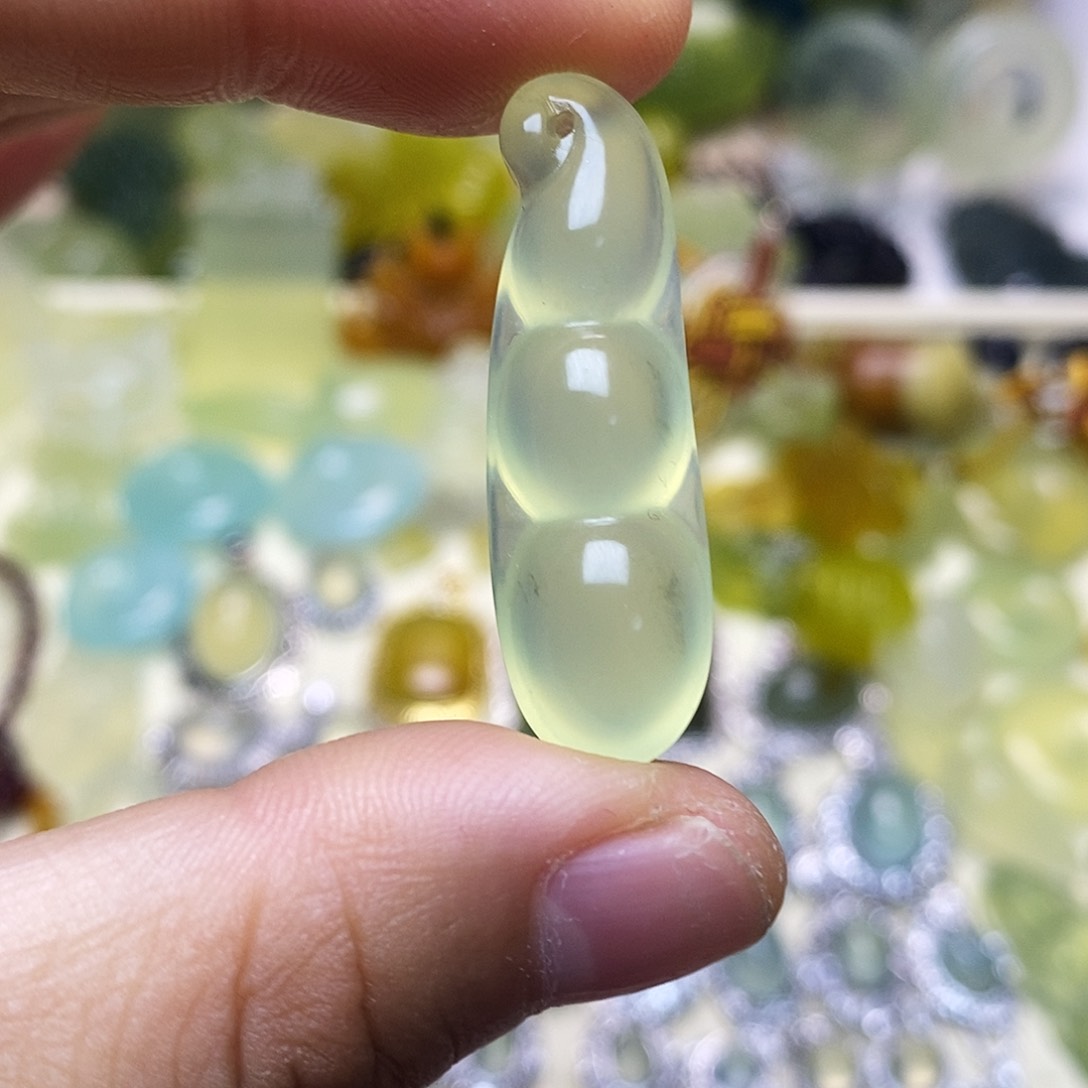 未镶嵌蛇纹石玉颈饰