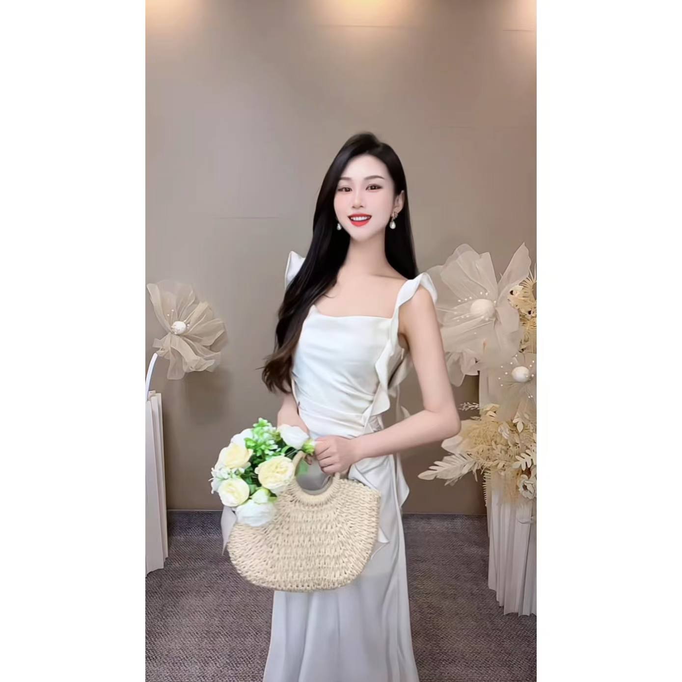 法式吊带裙新款22气质轻奢修身显瘦高级设计荷叶边一字肩连衣裙女