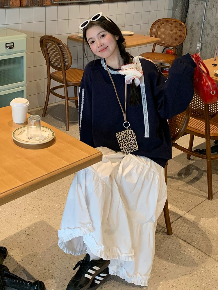 【 时尚之都 】高货时尚百搭蕾丝花边甜美减龄肩露洞卫衣