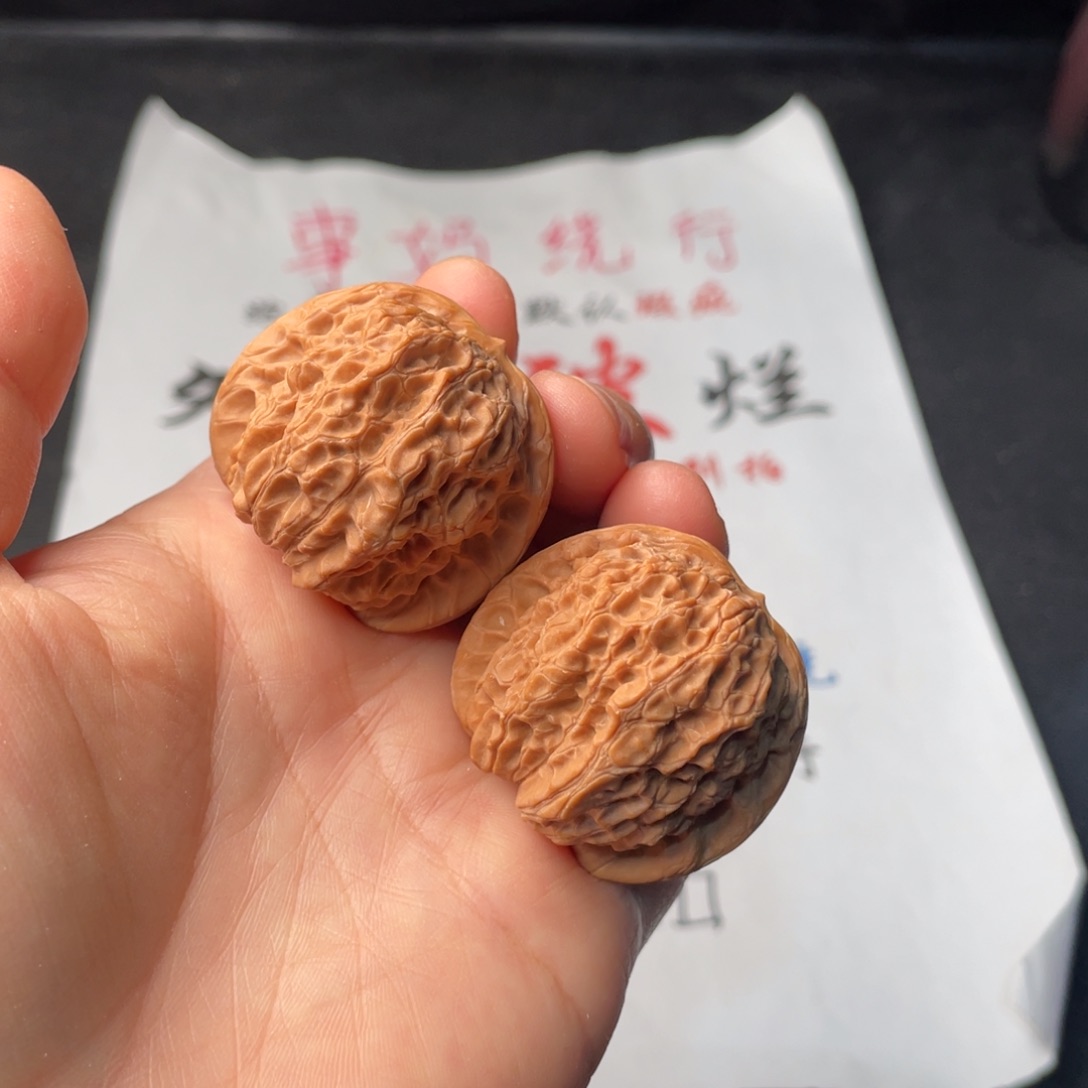 文玩核桃把件055。38血麒麟