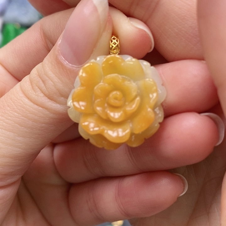 翡翠颈饰未镶嵌吊坠