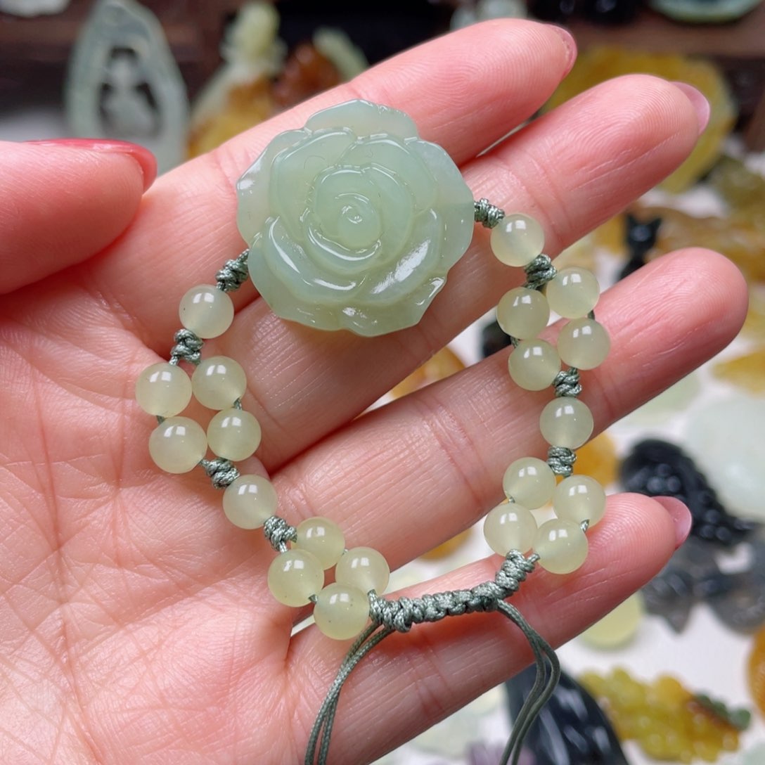 蛇纹石玉颈饰未镶嵌