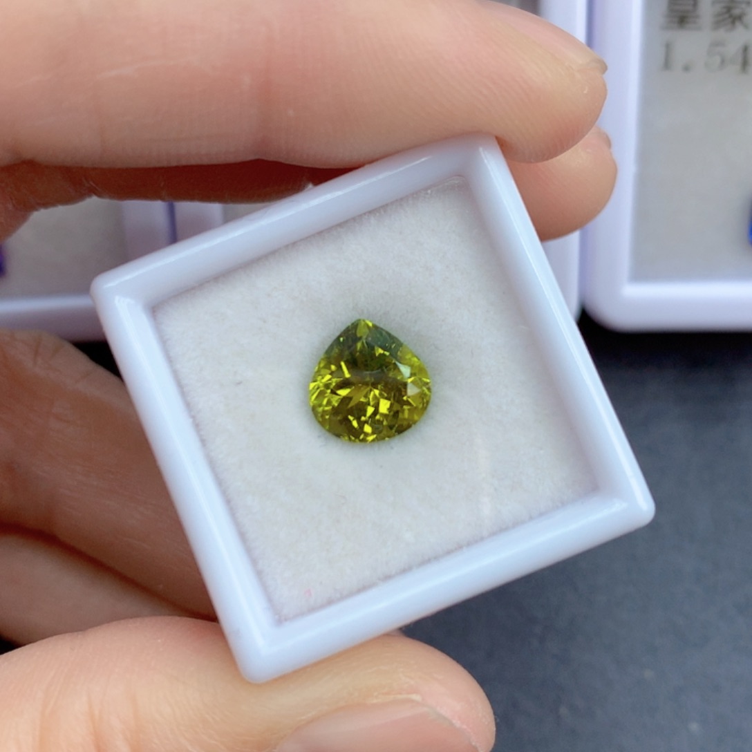 绿色碧玺2.19克拉裸石未镶嵌