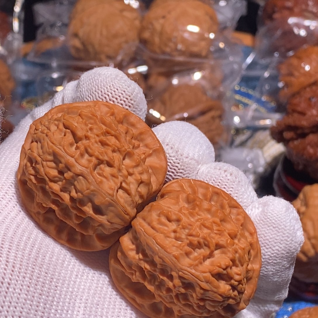 文玩核桃吊坠36三角白