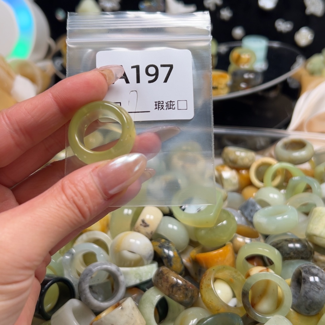 周***龙蛇纹石玉未镶嵌戒指