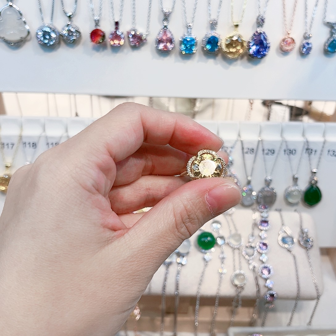 桃****铂Pt950镶嵌戒指黄晶