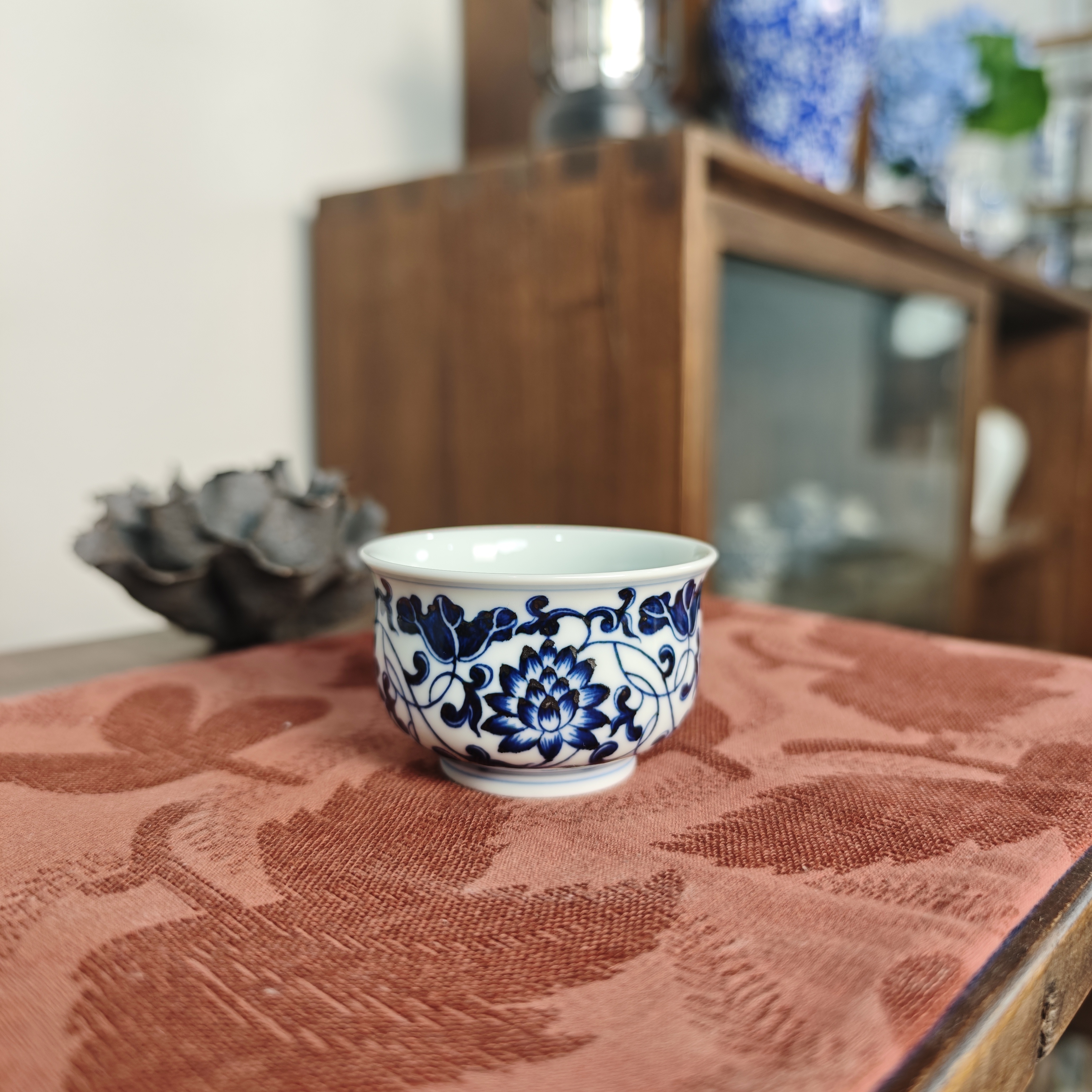 景德镇全手工手绘陶瓷柴窑青花缠枝莲中号卢士杯-80cc