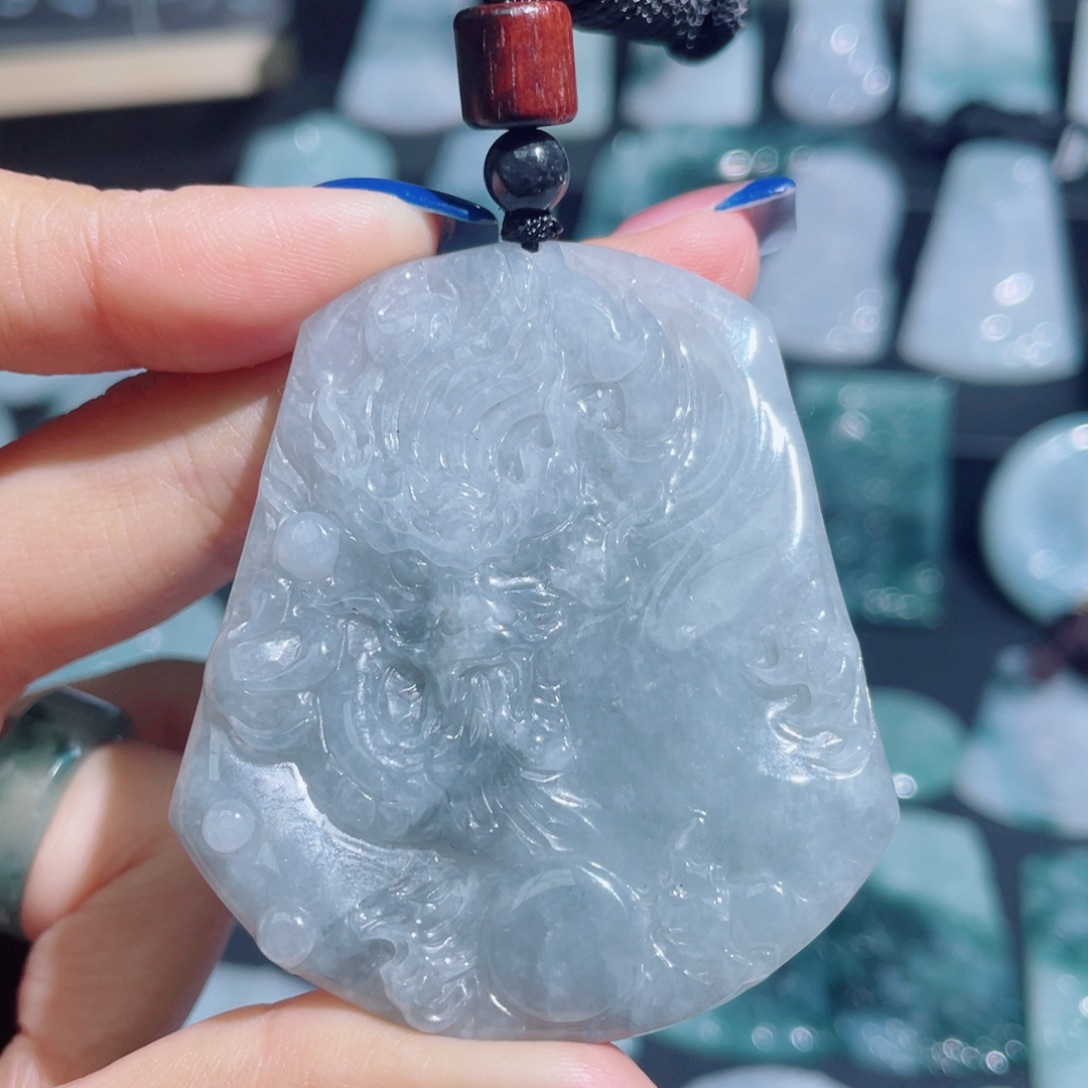 翡翠未镶嵌颈饰龙牌