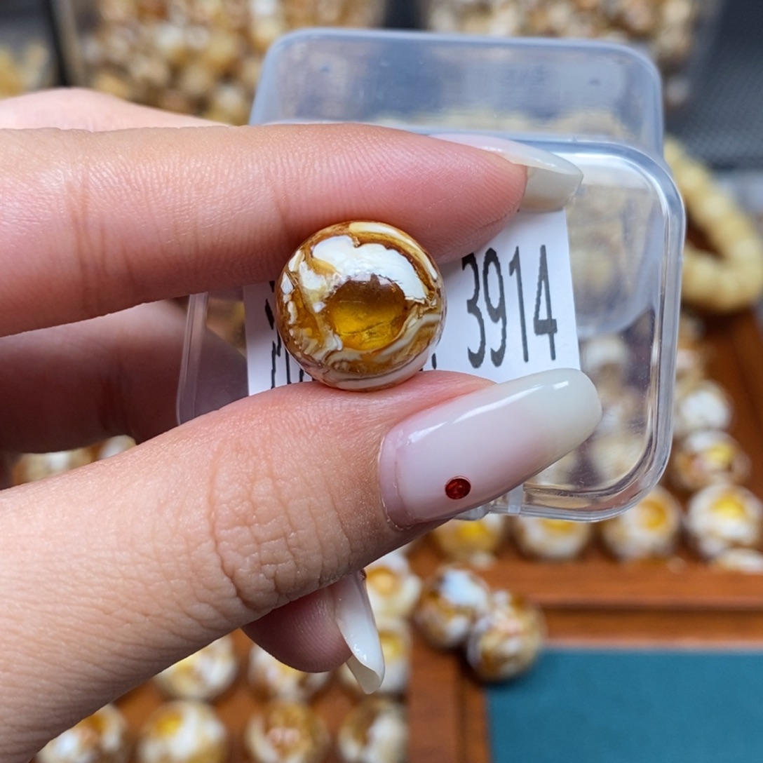 蜜蜡未镶嵌珠宝奇石3914