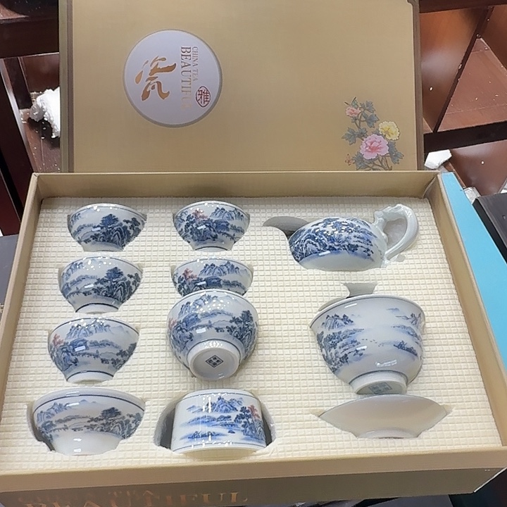 孤品茶具套装等。           