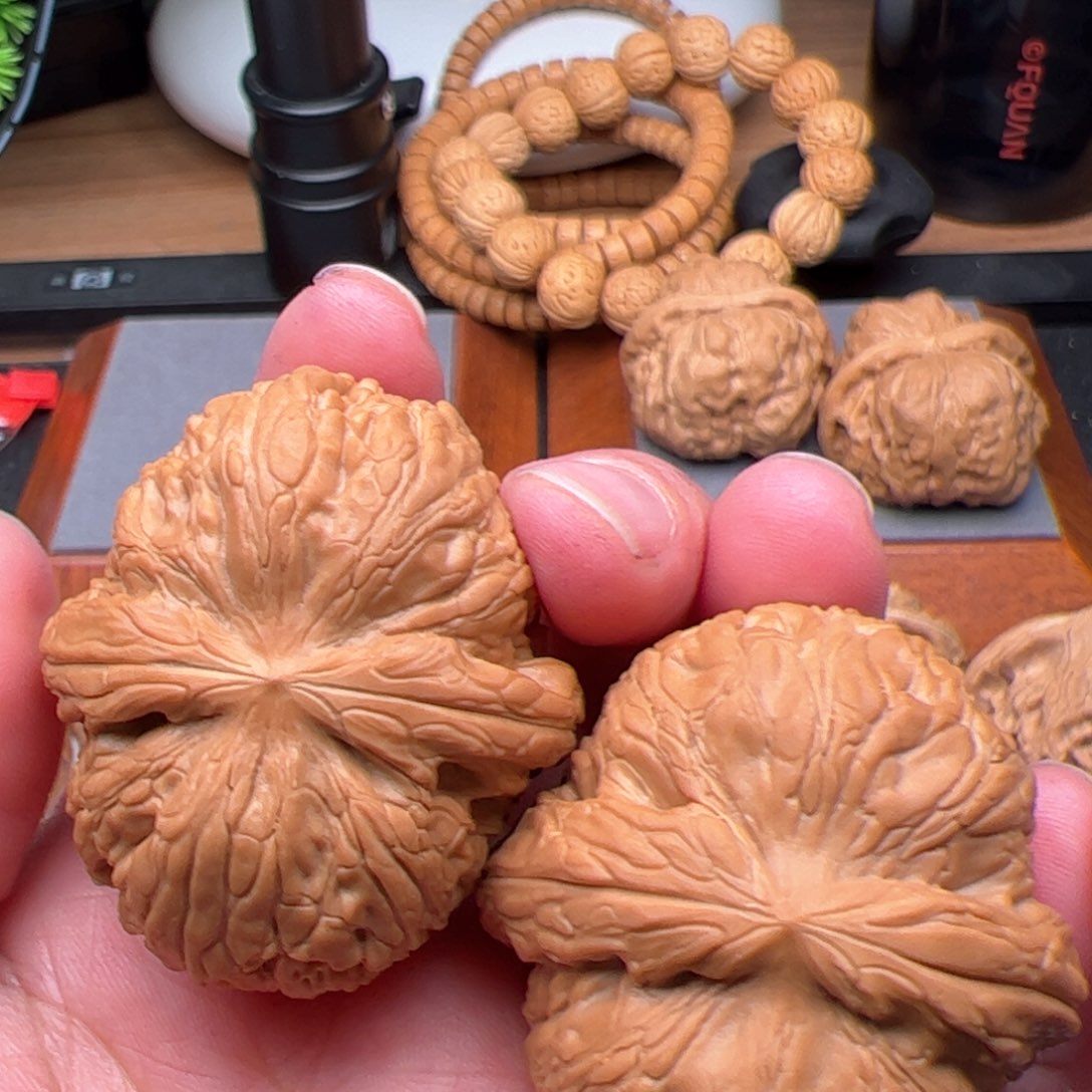 文玩核桃把件元宝红