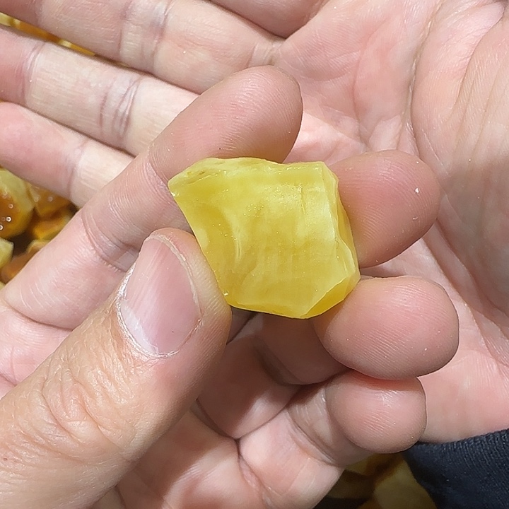 定制琥珀未镶嵌蜜蜡