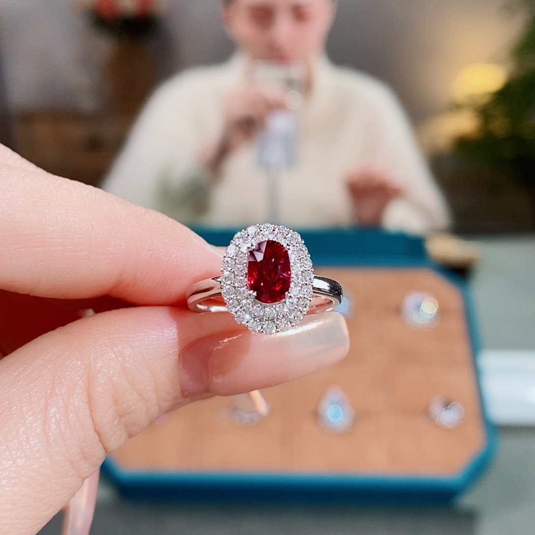 红宝石戒指18K金镶嵌1.01ct无烧鸽血红吉尔德