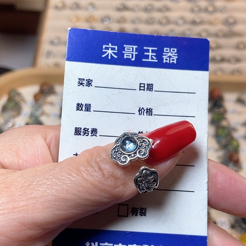 【闪购商品】海蓝宝石戒指银S925镶嵌三*?