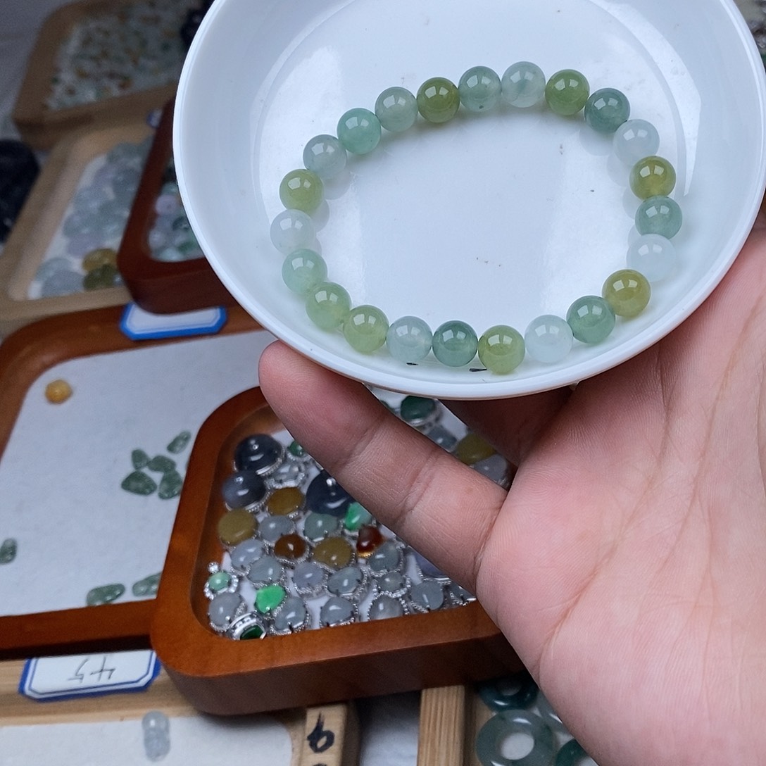 翡翠颈饰未镶嵌冰多宝手串